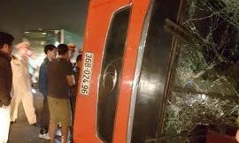 Xe khách chở 40 người lật trên QL 1A là xe chạy chui