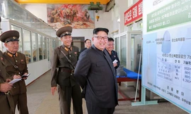 Chủ tịch Kim Jong-un thăm Viện Vật liệu Hóa học thuộc Viện Hàn lâm Khoa học Quốc phòng Triều Tiên. Ảnh: KCNA