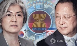 Ngoại trưởng Hàn Quốc Kang Kyung-wha và người đồng cấp Triều Tiên Ri Yong-ho. Ảnh: Yonhap