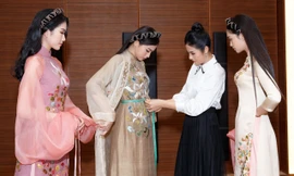 Còn gì ý nghĩa hơn khi Ngọc Hân thiết kế áo dài dành riêng cho chung kết HHVN 2020?