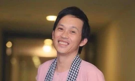 Khán giả nhói lòng nhìn nghệ sĩ Hoài Linh nén đau đớn đi diễn trở lại