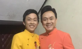 Ở Việt Nam, nghệ sĩ Hoài Linh vẫn đau đáu dõi theo tang lễ của Chí Tài bên đất Mỹ