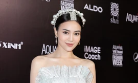 Chỉ vì một khoảnh khắc xòe váy, Lan Ngọc đã có ngay một nhóm anti-fan đông lên từng giờ