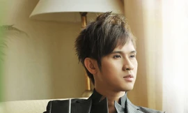 Nguyên Vũ bị 'ném đá' vẫn đắt hàng