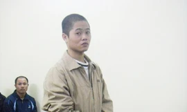 Tranh điểm bán hàng, mang kiếm đi 'nói chuyện'