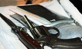 Giải quyết mâu thuẫn bằng... súng