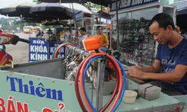 Thợ sửa khóa và những phi vụ 'ăn đêm'