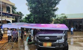 Xe bán tải cán chết học sinh trong sân trường; Cơm giáo viên chỉ có 2 miếng chả