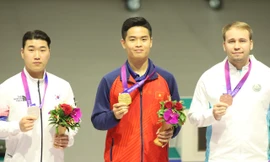 Xạ thủ Phạm Quang Huy nhận thưởng nóng 600 triệu đồng cho tấm HCV Asiad 19