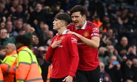 Thắng Leeds 2-0, MU bám sát Arsenal trên tốp đầu