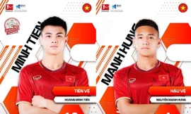 Hai cầu thủ U17 Việt Nam được CLB vừa đánh bại Barca giữ lại tập chuyên sâu 