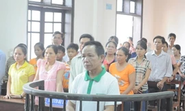 Đòi con sau khi khiến bé gái 15 tuổi mang thai