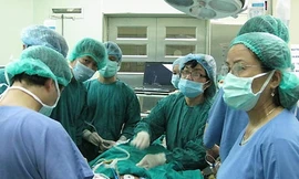 Chữa bệnh hiếm gặp bằng rửa phổi toàn bộ