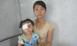 3 tuổi, 5 lần mổ mắt