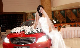 Hương Giang lên xe hoa cùng Mercedes-Benz
