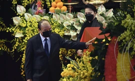 [ẢNH]: Xúc động lễ viếng nguyên Tổng Bí thư Lê Khả Phiêu