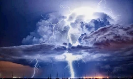 Hồ nào trên thế giới bị sét đánh nhiều nhất, trung bình 1,2 triệu lần mỗi năm?