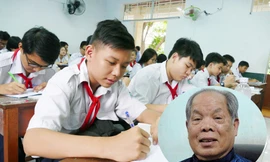 PGS Bùi Hiền cho rằng một năm chỉ nên nghỉ 2 kỳ.