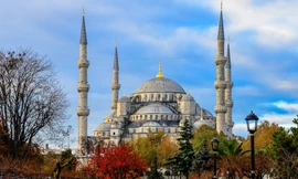 Thành phố nào nằm trên hai châu lục khác nhau?