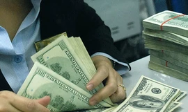USD ngân hàng tăng kịch trần, giá 'chợ đen' lập kỷ lục