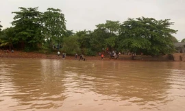 Bé trai 12 tuổi mất tích khi tắm sông cùng bạn