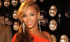 Diva Beyonce bất ngờ khoe bụng bầu