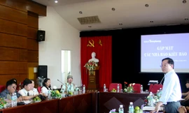 Đoàn nhà báo kiều bào giao lưu với báo Tiền phong