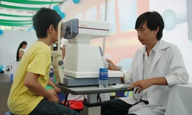 Khám, tư vấn mắt miễn phí cho trẻ em