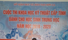 Em Nguyễn Hoàng Sơn (17 tuổi), cán bộ Đoàn trẻ tuổi nhất nhận giải thưởng Lý Tự Trọng 2020 ảnh: VNCC