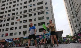 Dự án nhà cao tầng tại Linh Đàm (Hoàng Mai, Hà Nội), chủ đầu tư xây sai phép khiến người dân không được làm sổ đỏ. Ảnh: Như Ý 