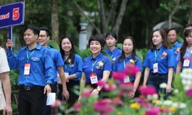 Các đại biểu thanh niên làm theo lời Bác tề tựu trên quê hương Bác.