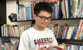 Nguyễn Lê Vũ, học sinh chuyên Toán, Trường THPT Chuyên Lê Quý Đôn – Đà Nẵng, là thí sinh duy nhất của cả nước đạt tổng điểm 30 các môn Toán, Hóa, Sinh 