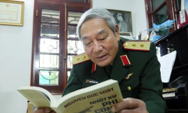 Trung tướng Nguyễn Đức Soát xuất bản “Nhật ký phi công tiêm kích” để tri ân đồng đội. Ảnh: HOÀNG MẠNH THẮNG 