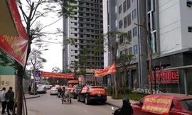 Cư dân Goldmark City 136 Hồ Tùng Mậu căng băng rôn phản đối chủ đầu tư Việt Hân gian dối nhiều lần