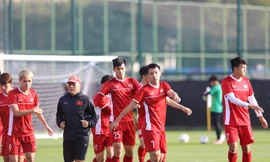 Đội tuyển Việt Nam tập buổi đầu tiên tại Alain, Abu Dhati, UAE để chuẩn bị thi đấu với đội Yemen. ảnh: TTXVN