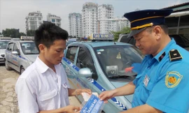 Khi thực hiện quy chế, taxi Hà Nội sẽ không phải đeo phù hiệu “Taxi Hà Nội” như hiện nay Ảnh: T.Đảng