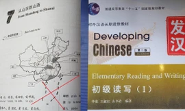 Bìa và trang giáo trình có bản đồ đường lưỡi bò mà phóng viên Tiền Phong mua tại trường Đại học Kinh doanh và Công nghệ ngày 2/11 ảnh: Đức Anh 