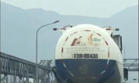 Xe bồn vào Formosa chở chất thải đi bán 