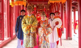 Một cảnh trong MV “Không thể cùng nhau suốt kiếp” 