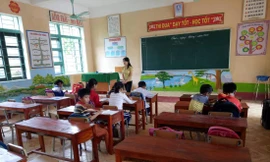 Lớp học vắng học trò sáng 4/5 tại trường tiểu học Đồng Lương