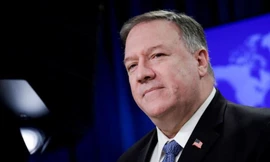 Ngoại trưởng Mỹ Mike Pompeo trao đổi với báo giới tại Bộ Ngoại giao ở Washington, Mỹ, ngày 5/3 ảnh: REUTERS