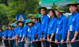 Chiếc áo màu xanh của sự sống và khát vọng