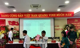 Bầu trực tiếp Bí thư tại Đại hội Đảng bộ Tổng Công ty Du lịch Hà Nội sáng 24/6 ảnh: minh tuấn