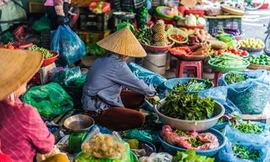 Ảnh tác giả chụp với dòng chữ “Hà Nội, nơi sản xuất ẩm thực đường phố hoành tráng” 