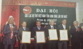 Một trong những hoạt động của CLB Thơ Việt Nam thời sôi nổi nhất: Trao bằng khen các cá nhân xuất sắc CLB Thơ Việt Nam tỉnh Ninh Bình 