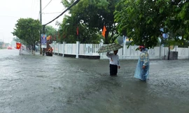 Mưa lớn khiến nhiều tuyến đường ở TP Tam Kỳ, Quảng Nam ngập nặng ảnh: hoài văn