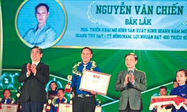 Anh Chiến nhận giải thưởng Lương Định Của năm 2020