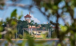 Khu nghỉ Mar-a-Lago nhìn từ bên ngoài. Ảnh: WP 