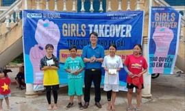 Anh Nguyễn Xuân Thắng trong các hoạt động nâng cao nhận thức quyền trẻ em gái vùng cao Ảnh: NVCC