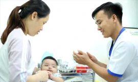Tiêm vaccine cho trẻ tại TPHCM 
